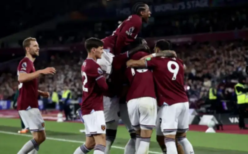 وست هام يهزم وولفرهامبتون برباعية مثيرة في الدوري الإنجليزي الممتاز