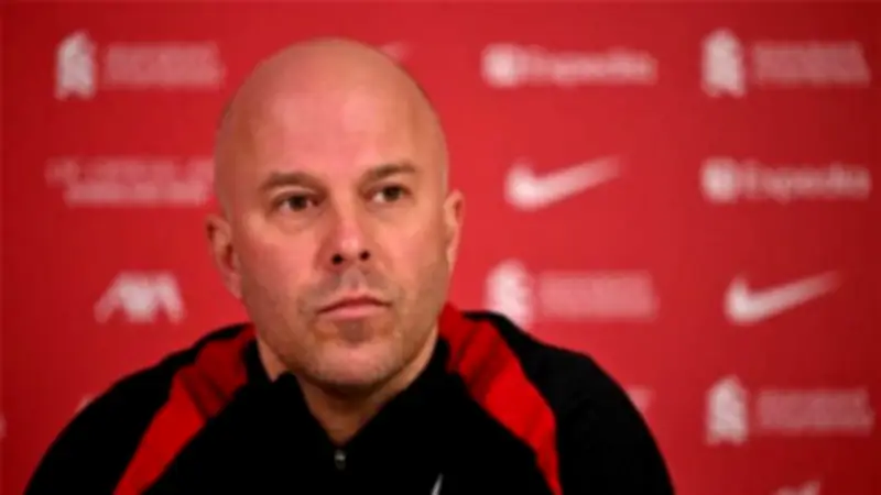 مدرب ليفربول يوضح أسباب تراجع أداء الريدز في الموسم الحالي