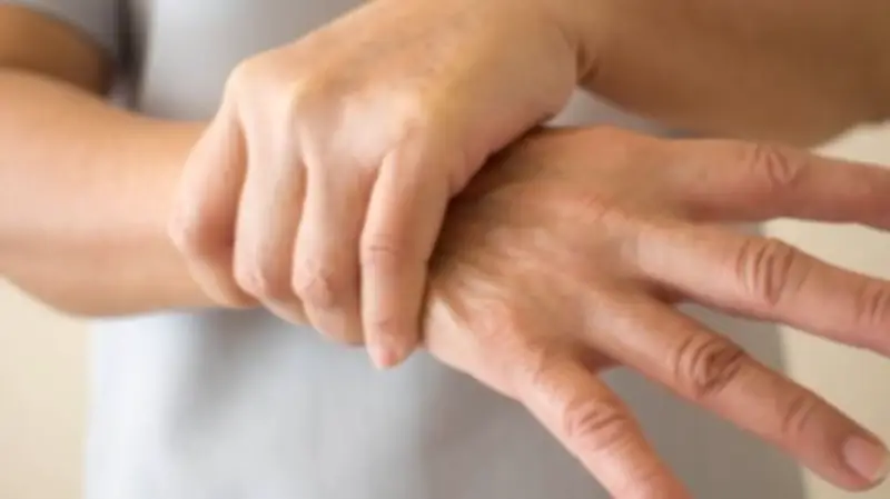 اليوم العالمي لمرض باركنسون: كل ما تحتاج معرفته عن هذا الاضطراب العصبي