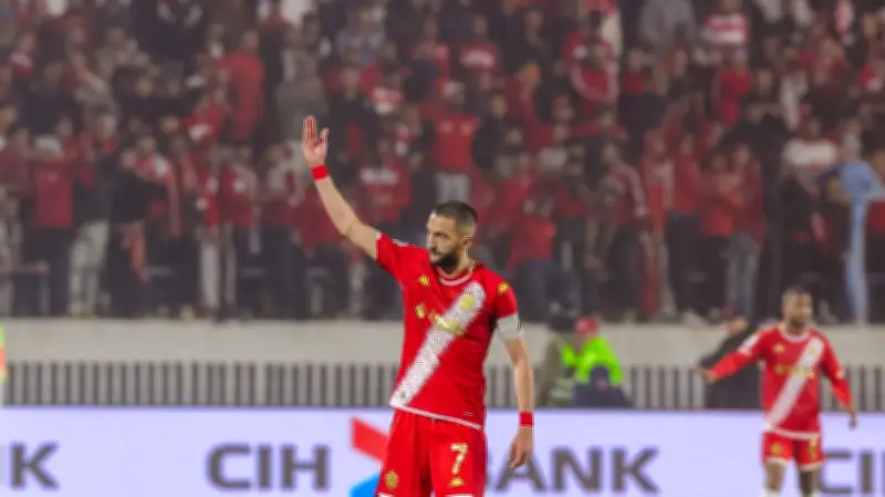 زياش في مرمى الانتقادات: تراجع فني وأحداث خارجية تشعل المشهد الكروي