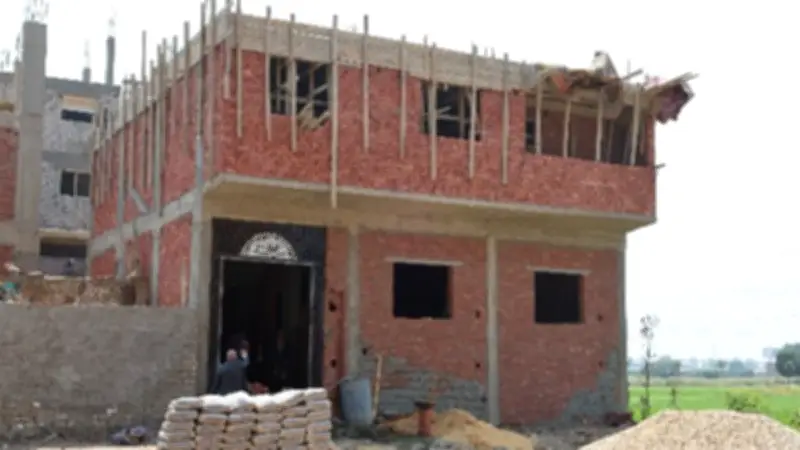 محافظ الجيزة يشن جولة مفاجئة ويضبط مخالفات بناء وتعديات على الأراضي الزراعية