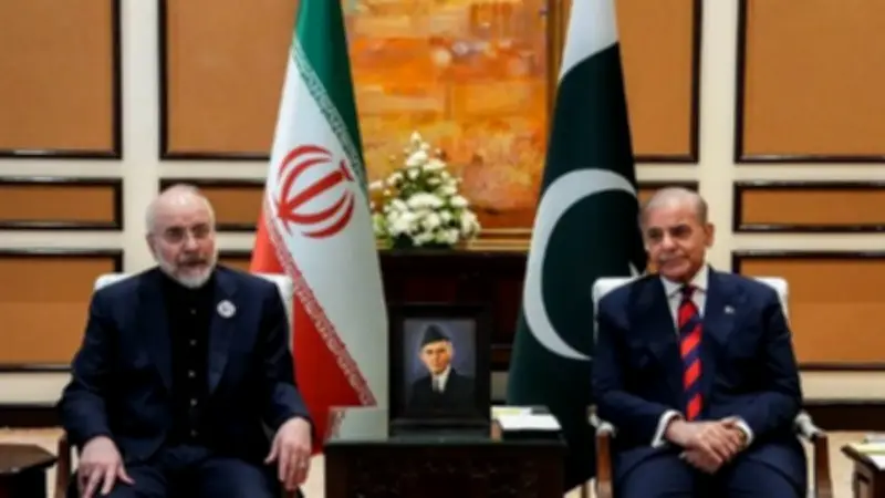 إيران تؤكد بدء مفاوضات مع باكستان حول مطالبها العشر وتعلن مراقبة وقف إطلاق النار