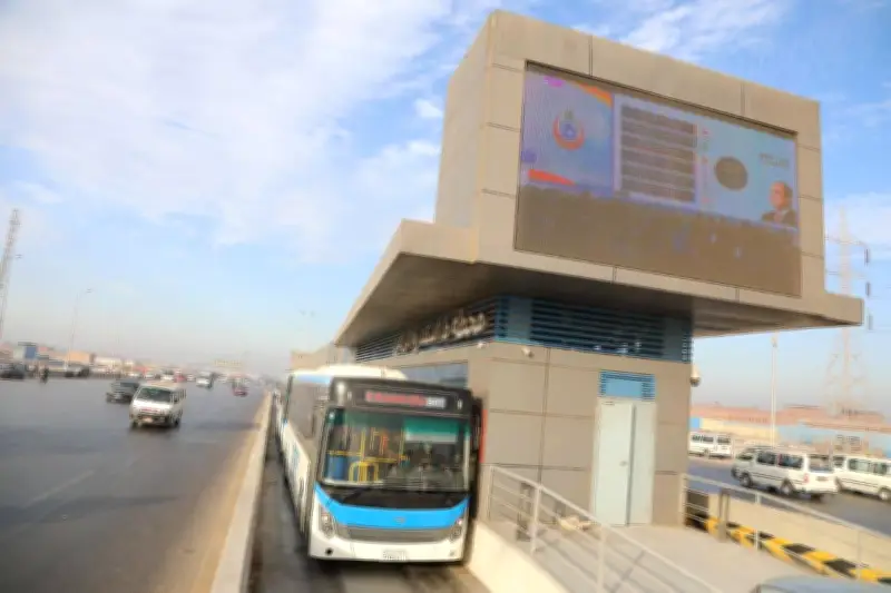 مواطنون يشيدون بالأتوبيس الترددي: نقلة نوعية في النقل العام ويوفر الوقت والجهد