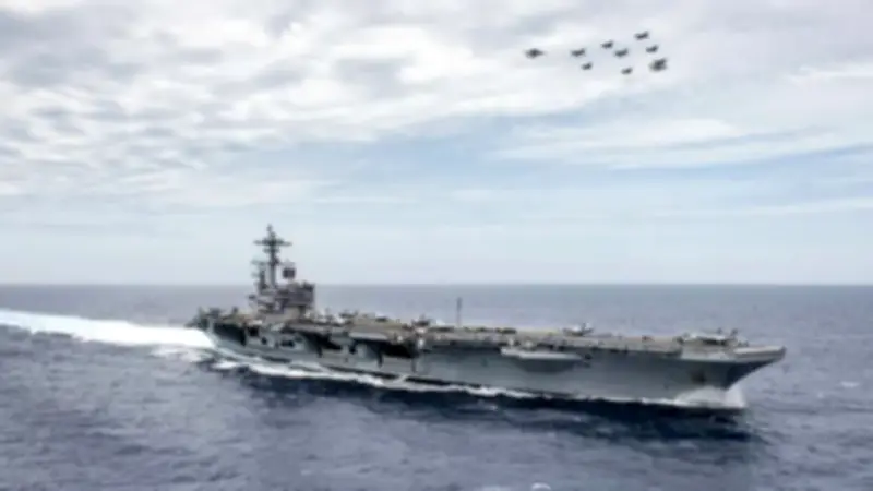 إيران توقف مدمرة أمريكية عند مضيق هرمز وتجبرها على العودة في خضم المفاوضات