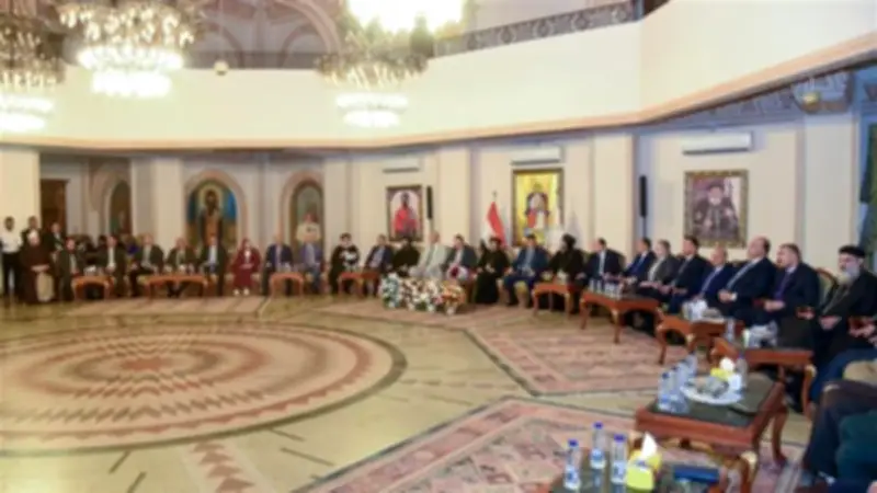 محافظ الإسكندرية يشارك الأقباط احتفالات عيد القيامة المجيد بالكنيسة المرقسية