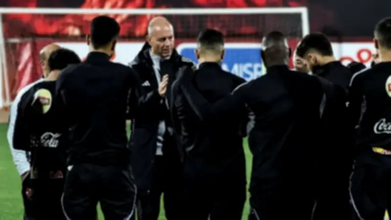 الأهلي يصل استاد القاهرة استعدادًا لمواجهة سموحة في الدوري الممتاز