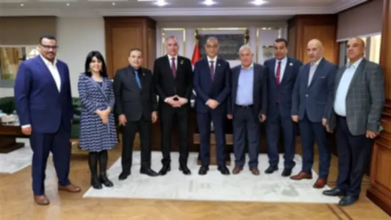 محافظ الجيزة يبحث تحديث مشروعات التطوير في إمبابة وكرداسة والوراق وأوسيم