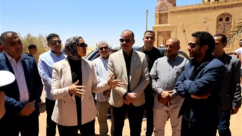 محافظ الوادي الجديد يدعم تصوير فيلم روائي قصير بالداخلة لتعزيز السياحة والثقافة