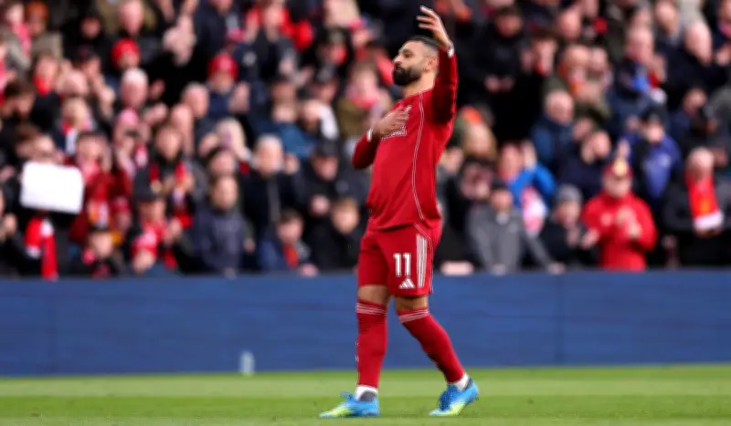 محمد صلاح يواصل كتابة التاريخ برقم قياسي جديد وتحية خاصة من جماهير ليفربول