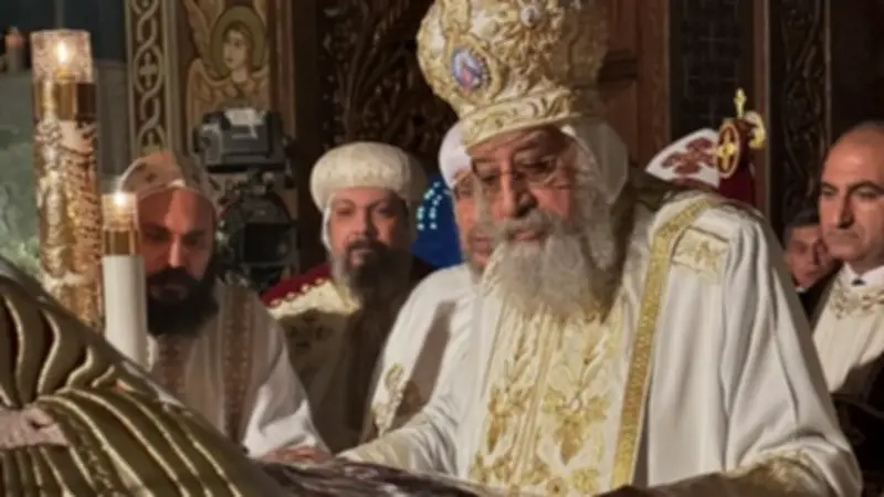 صلوات قداس عيد القيامة بالكاتدرائية المرقسية: البابا تواضروس يرأس الاحتفال في أجواء روحانية