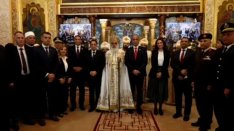 محافظ الجيزة يزور مطرانية الأقباط الأرثوذكس للتهنئة بعيد القيامة المجيد