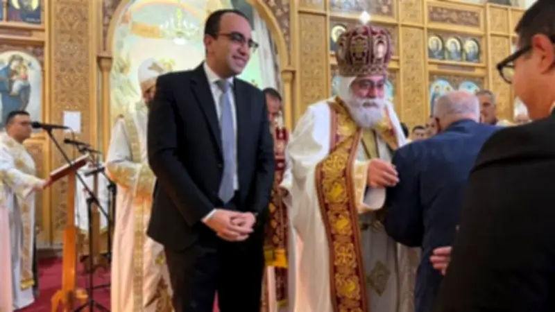 نائب محافظ الإسماعيلية يشهد قداس عيد القيامة المجيد بمطرانية الأقباط الأرثوذكس