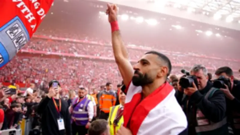 جماهير ليفربول تودع أسطورتين: محمد صلاح وروبرتسون بحفاوة بالغة بعد فوز تاريخي