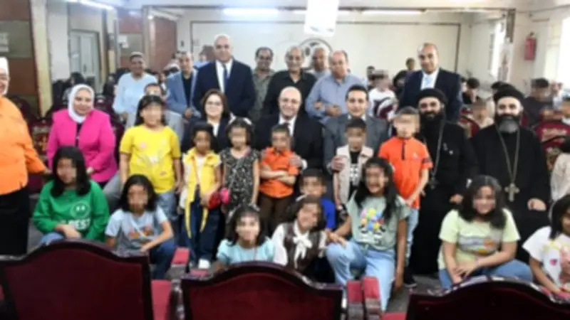 محافظ الفيوم يشارك أيتام الأقباط والمسنين احتفالات عيد القيامة المجيد