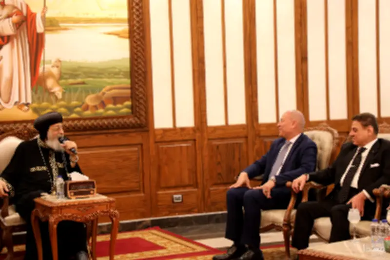محافظ القاهرة يزور البابا تواضروس الثاني للتهنئة بعيد القيامة المجيد