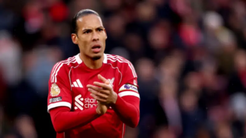 فان دايك يدعم جماهير ليفربول ويطالب بحل أزمة التذاكر ويشيد بقدرات نجوموها