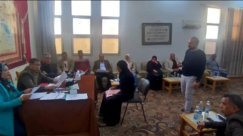 سكرتير عام الفيوم المساعد يعقد لقاءً لخدمة المواطنين في إطسا لبحث شكاواهم