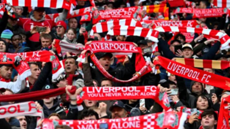 إدارة ليفربول تثير الجدل بقرار مفاجئ قبل مواجهة باريس سان جيرمان الحاسمة