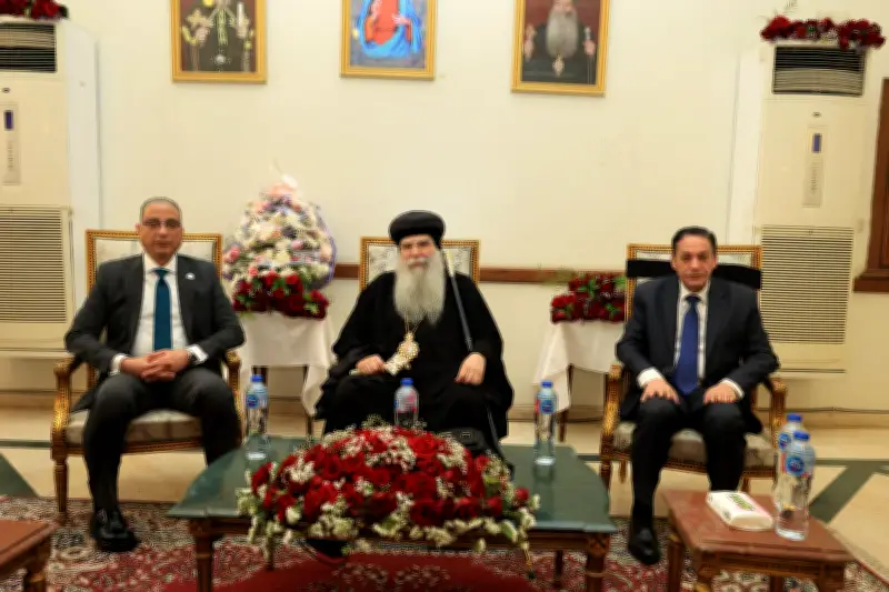 محافظ الجيزة ومدير الأمن يهنئان بعيد القيامة ويؤكدان على قوة الوحدة الوطنية