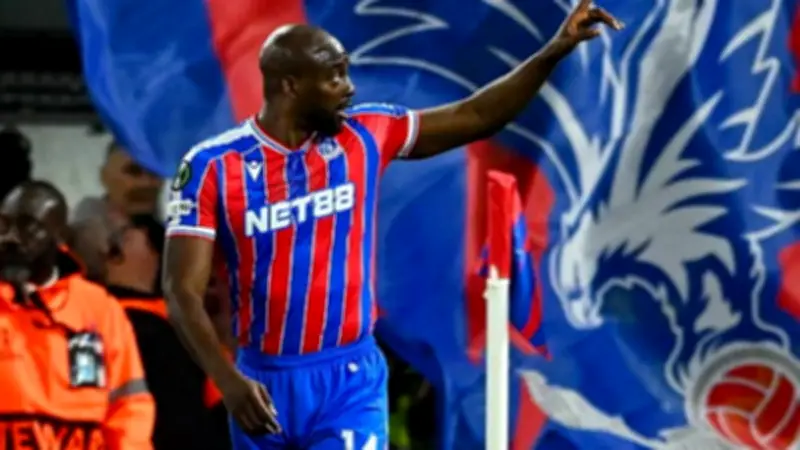 كريستال بالاس يحقق فوزاً دراماتيكياً على نيوكاسل في الدوري الإنجليزي