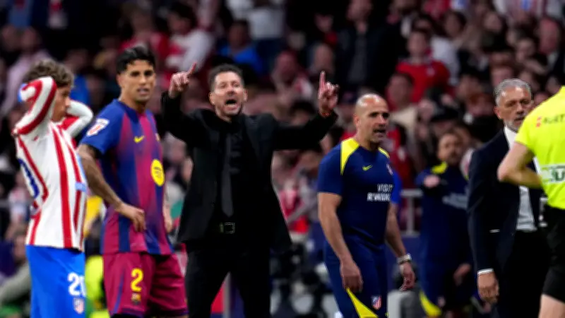 سيميوني يصرخ في لاعبي أتلتيكو مدريد استعدادًا لمواجهة برشلونة في دوري الأبطال