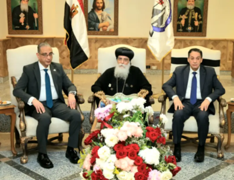 محافظ الجيزة يزور مطرانية أكتوبر وأوسيم مهنئاً بعيد القيامة المجيد