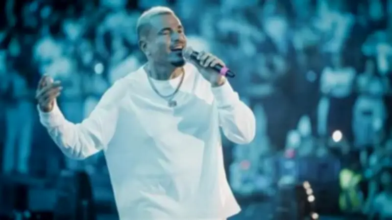 عمرو دياب يحيي حفلاً استثنائياً بالجامعة الأمريكية بتذاكر تصل لمليون جنيه