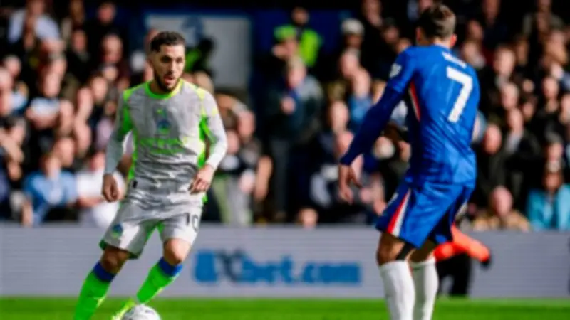 مانشستر سيتي يهزم تشيلسي بثلاثية نظيفة في قمة الدوري الإنجليزي