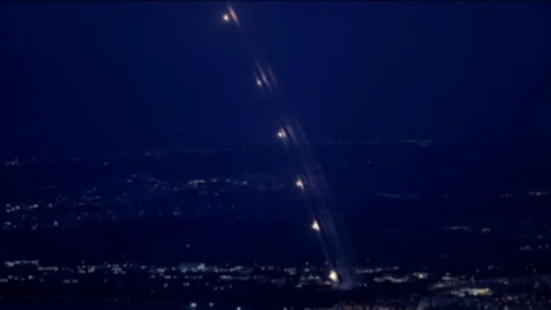 إطلاق صواريخ من لبنان واستهدافات إسرائيلية تتصاعد في الجليل الأعلى