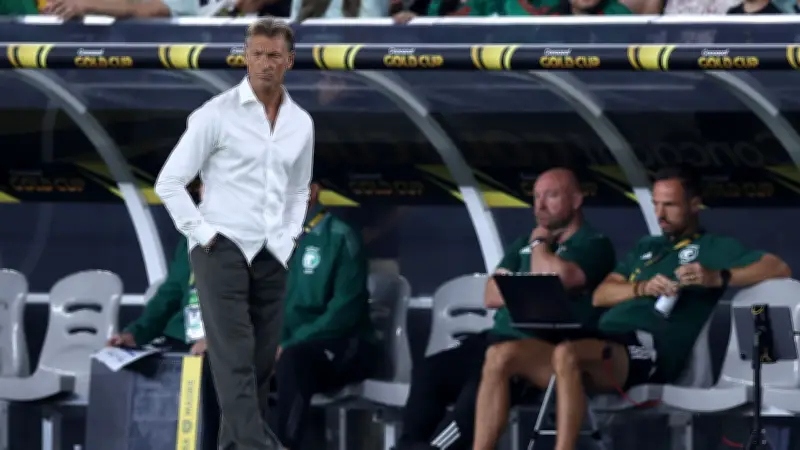 وقت رينارد انتهى.. السعودية تستعد لتعيين مدرب جديد من دوري روشن