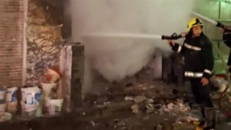 شاب بطولي يصاب بحروق خطيرة أثناء إنقاذ طفل من حريق محل كشري في الحوامدية