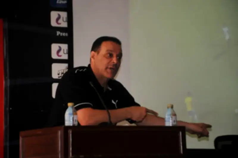 عصام عبد الفتاح يوجه انتقادات حادة لمسؤولي الأهلي بسبب دفاعه عن الحكام