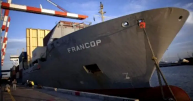 القيادة المركزية الأمريكية تفرض حصاراً على موانئ إيران بدءاً من اليوم