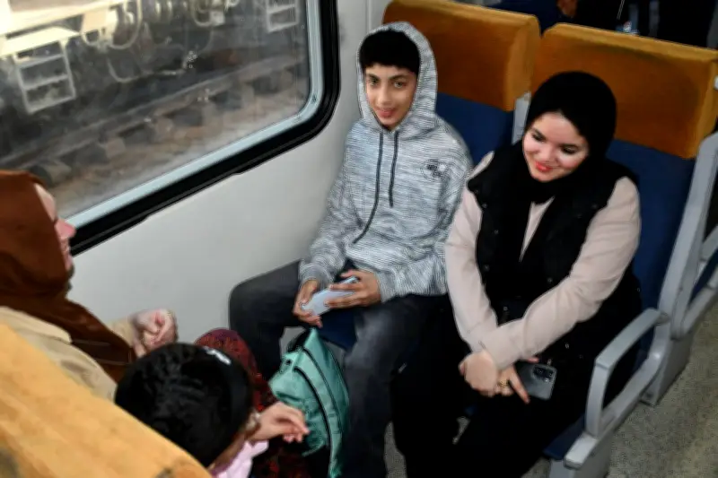 إقبال جماهيري كبير على قطار النزهة لقضاء شم النسيم بالإسكندرية