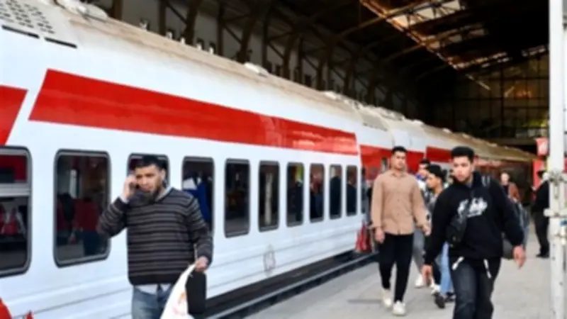 إقبال جماهيري كبير على قطار النزهة لقضاء عطلة شم النسيم بالإسكندرية