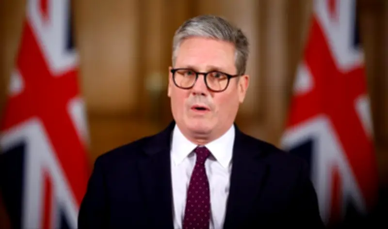 رئيس وزراء بريطانيا يحذر: لن نشارك في الحرب ولن ننجر للحرب الأمريكية على مضيق هرمز