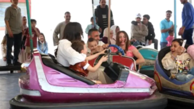 احتفالات شم النسيم تزدهر بالبازارات والأنشطة في الحديقة الدولية بالقاهرة