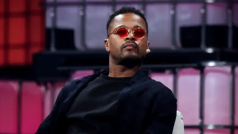 إيفرا يسخر من ريمونتادا برشلونة: أوروبا قصة أخرى والفريق الكتالوني غير قادر على العودة