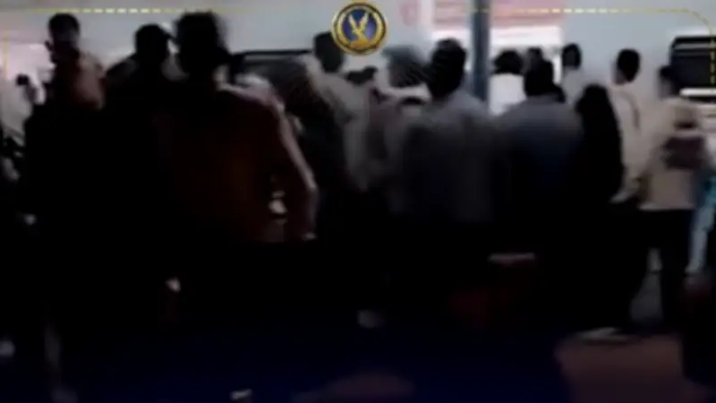 القبض على أطراف مشاجرة في مترو القاهرة بعد إصابة سيدتين بسبب التزاحم