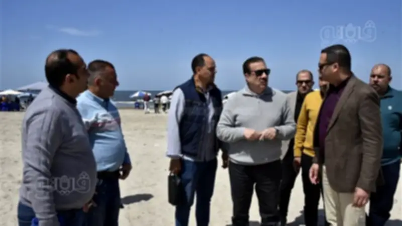 محافظ بورسعيد يتفقد الشاطئ والكورنيش تزامنًا مع احتفالات شم النسيم