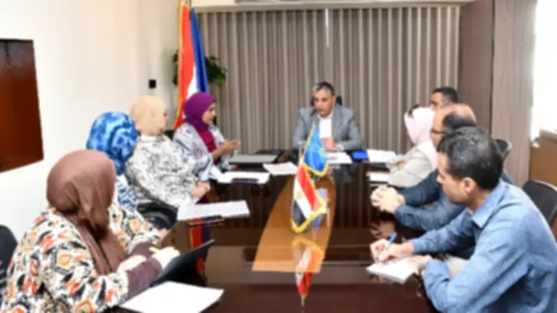 محافظ أسوان يكلف نائبه بتسريع إجراءات بطاقات ذوي الإعاقة في اجتماع تنسيقي