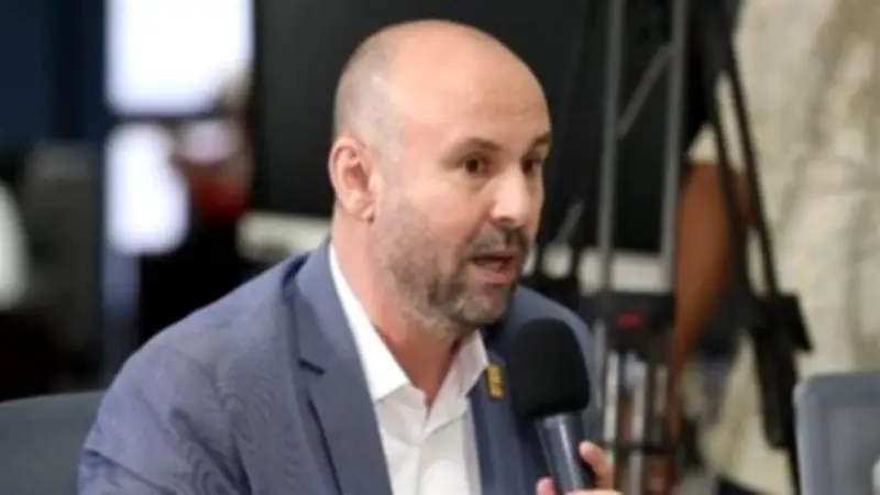 باسم كامل: كارثة معدية المراغة تكشف أزمة الرقابة وتستدعي إنهاء عزلة الشورانية فورًا