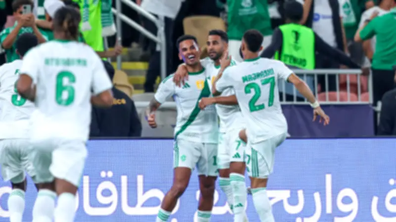 رياض محرز يطلق وعدًا جديدًا لجماهير الأهلي بعد التأهل الآسيوي المثير