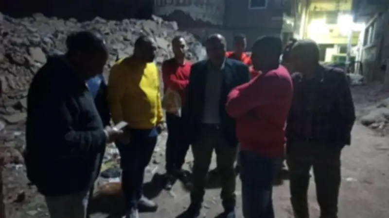 انهيار جزئي لعقار خالٍ من السكان بشارع العراقي في المنصورة دون إصابات