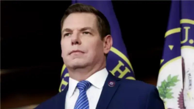 النائب الأمريكي إريك سوولويل يعلن استقالته من الكونجرس إثر فضيحة جنسية