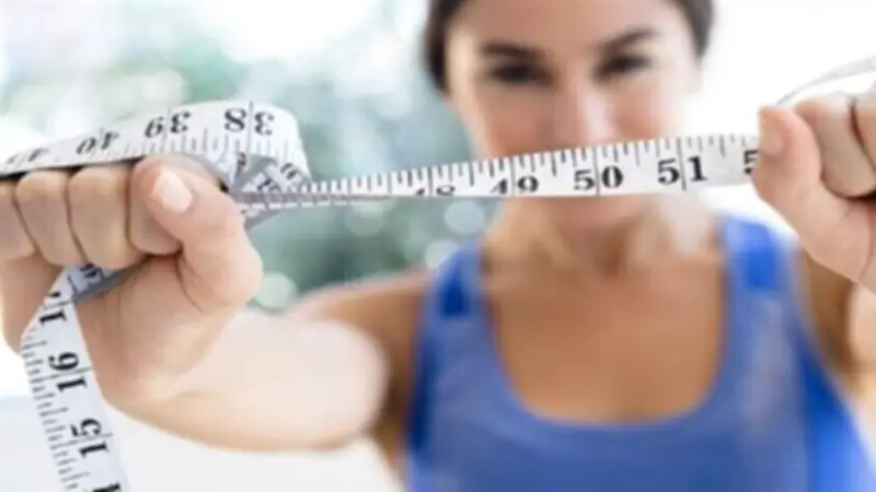 الفرق بين الوزن المثالي والوزن الصحي: دليل شامل لفهم التباينات الصحية