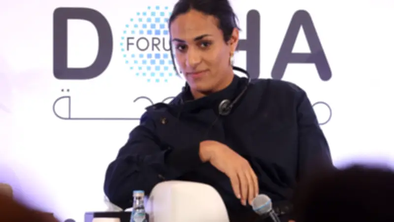 تأجيل أول نزال احترافي للبطلة الأولمبية الجزائرية إيمان خليف بسبب إصابة في الكتف