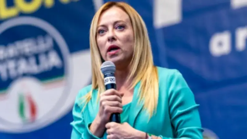 رئيسة وزراء إيطاليا تؤكد: بذل كل الجهود لإعادة فتح مضيق هرمز عاجلاً