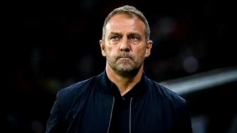 مدرب برشلونة يرفع شكوى رسمية لـ"يويفا" ضد أتلتيكو مدريد بسبب رش الماء وقص العشب