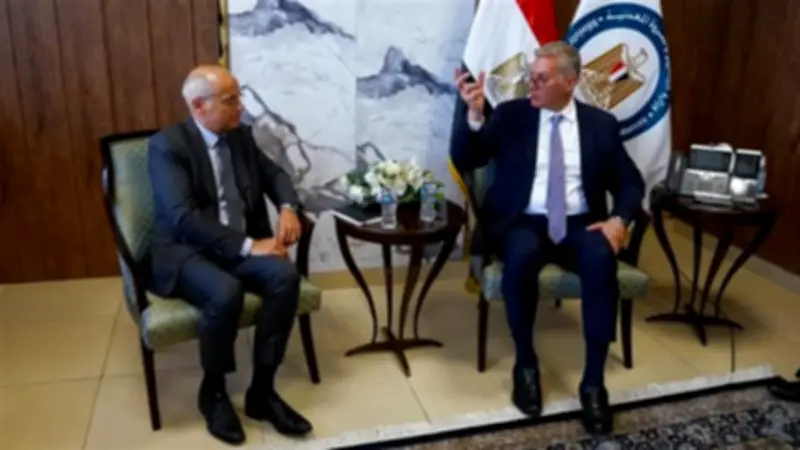 وزير البترول يبحث مع توتال إنرجيز فرص استكشاف الغاز في غرب المتوسط